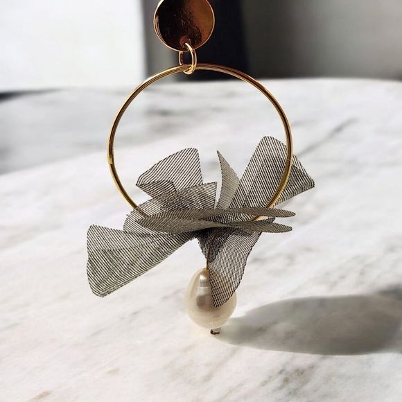 Womens Gold Plated Hoop Earrings With Grey Ribbon And Freshwater Pearl - Picture 4 of 5